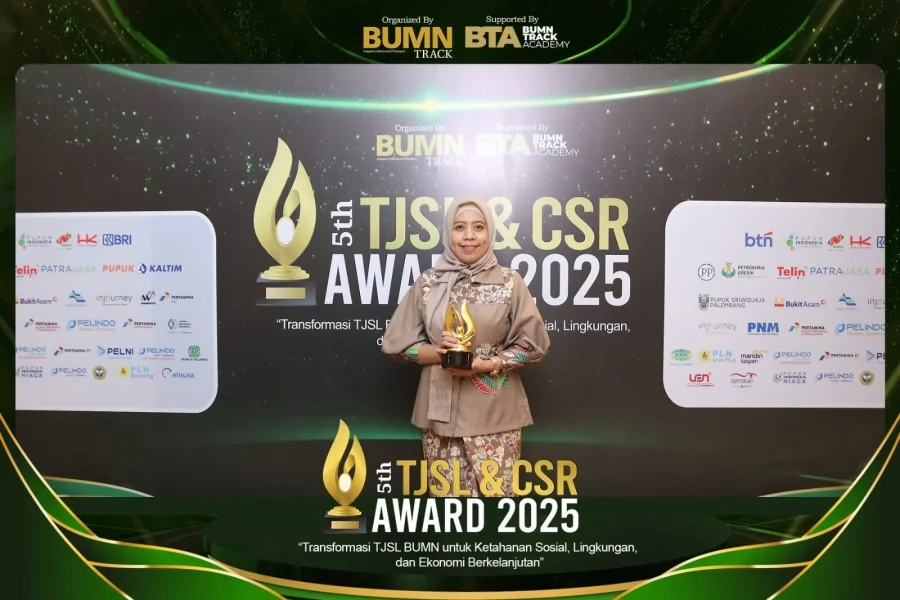 /penghargaan-umkm-bumn-award-Yuli Astuti-Muria Batik Kudus