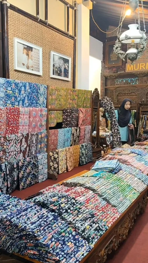 motif-klasik-tampilan-segar-display-baru-galeri-muria-batik-pengalaman-berkesan