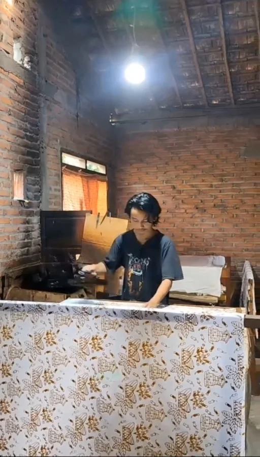 teknik-cap-batik-percepat-proses-tanpa-kurangi-keindahan-prosesnya