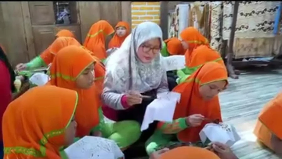 membatik-susah-ya-perjalanan-anak-dari-bingung-hingga-cinta-batik