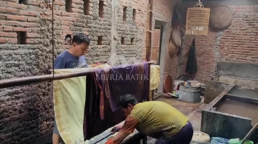 batik-haji-proses-motif-garuda-kawung-seragam-ibadah
