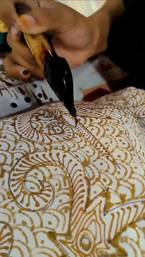 mencanting-batik-seni-kesabaran-lilin-mahakarya