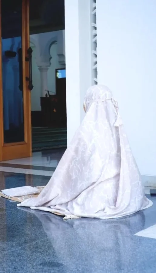 mukena-batik-abstrak-muria-keindahan-seni-khusyuk-ibadah