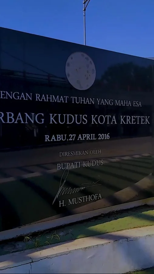 bangkitkan-kudus-city-walk-malioboro-kudus-motif-kretek