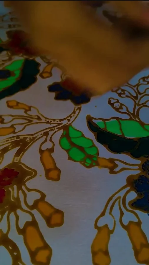 nyolet-warna-batik-tangan-terampil-meniupkan-jiwa-kain-putih