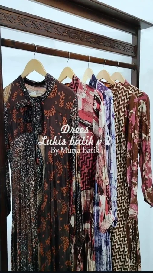 dress-batik-lukis-karya-seni-kebanggaan-wanita-indonesia
